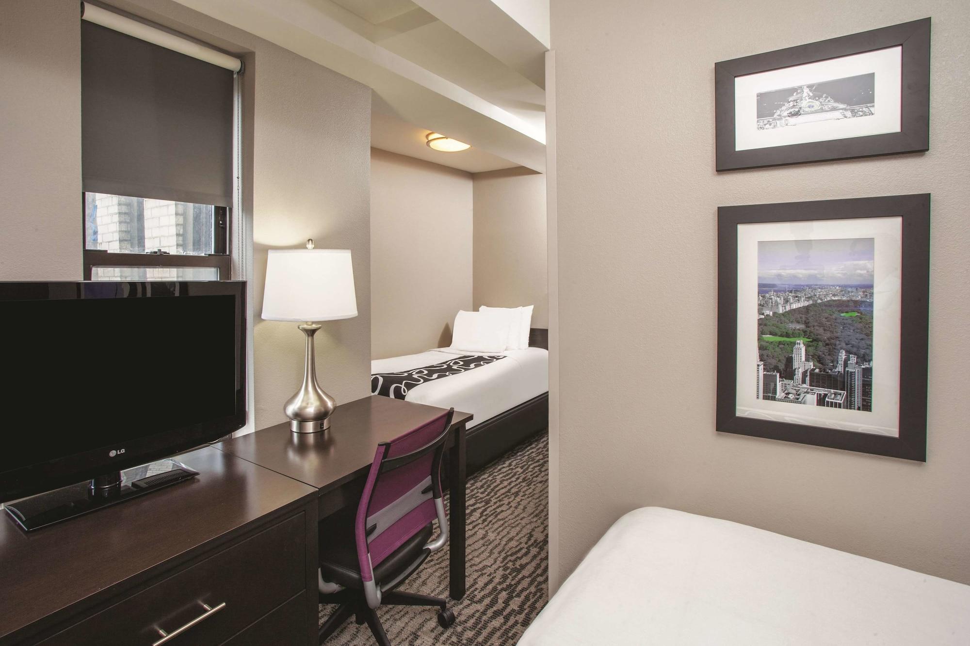 La Quinta By Wyndham New York City Central Park Exterior photo